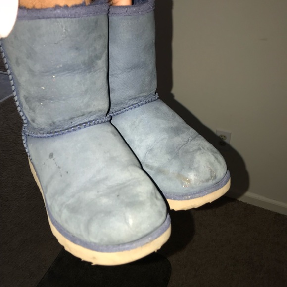 UGGS - Picture 2 of 3